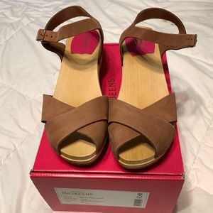 Swedish Hasbeens Mirja Debutant Clogs (EU 40)